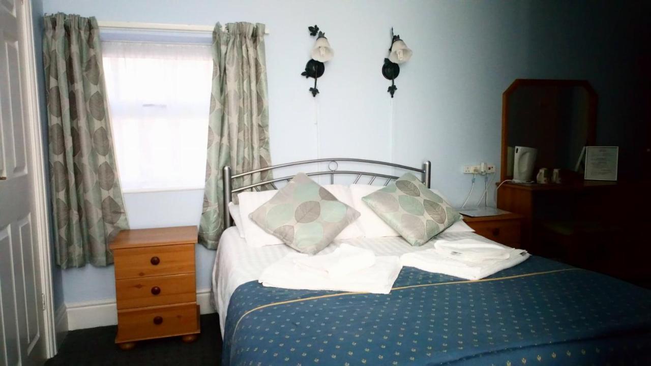 The Wilton International Bed & Breakfast Блекпул Екстериор снимка