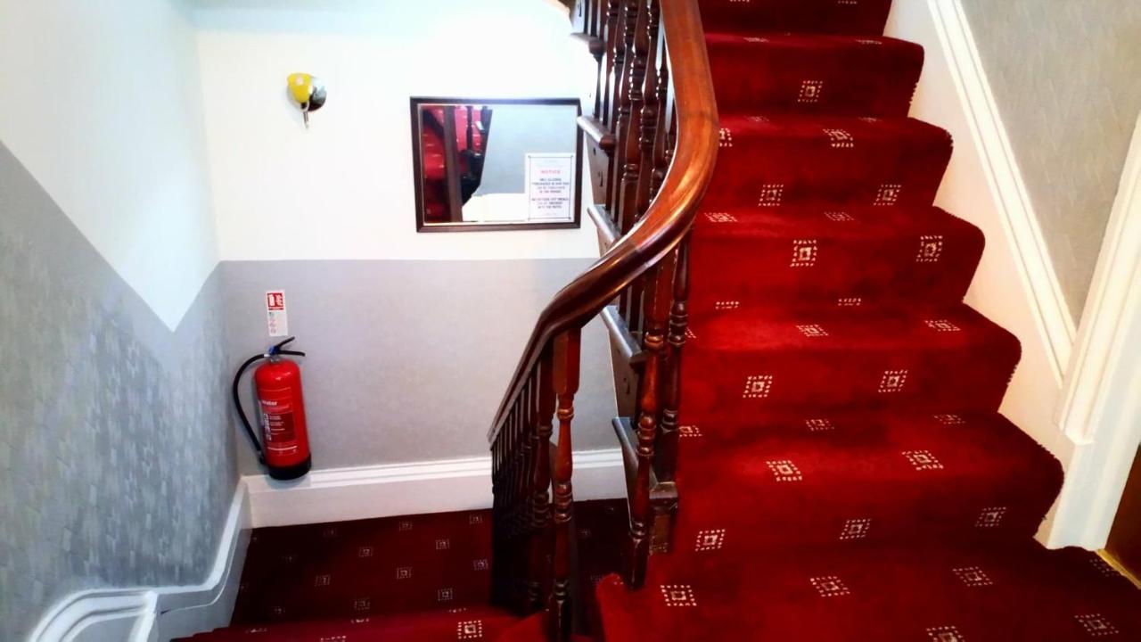 The Wilton International Bed & Breakfast Блекпул Екстериор снимка