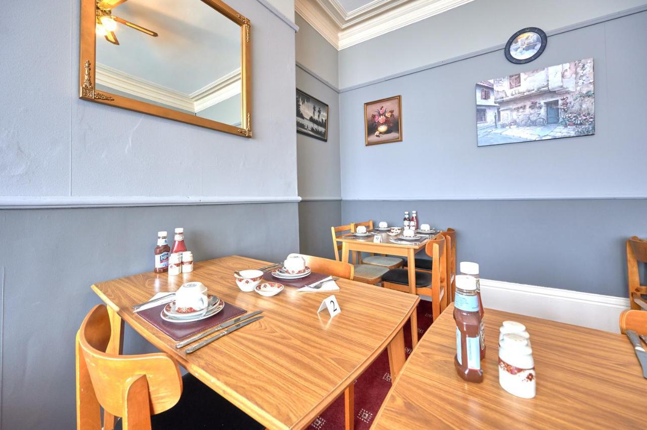 The Wilton International Bed & Breakfast Блекпул Екстериор снимка