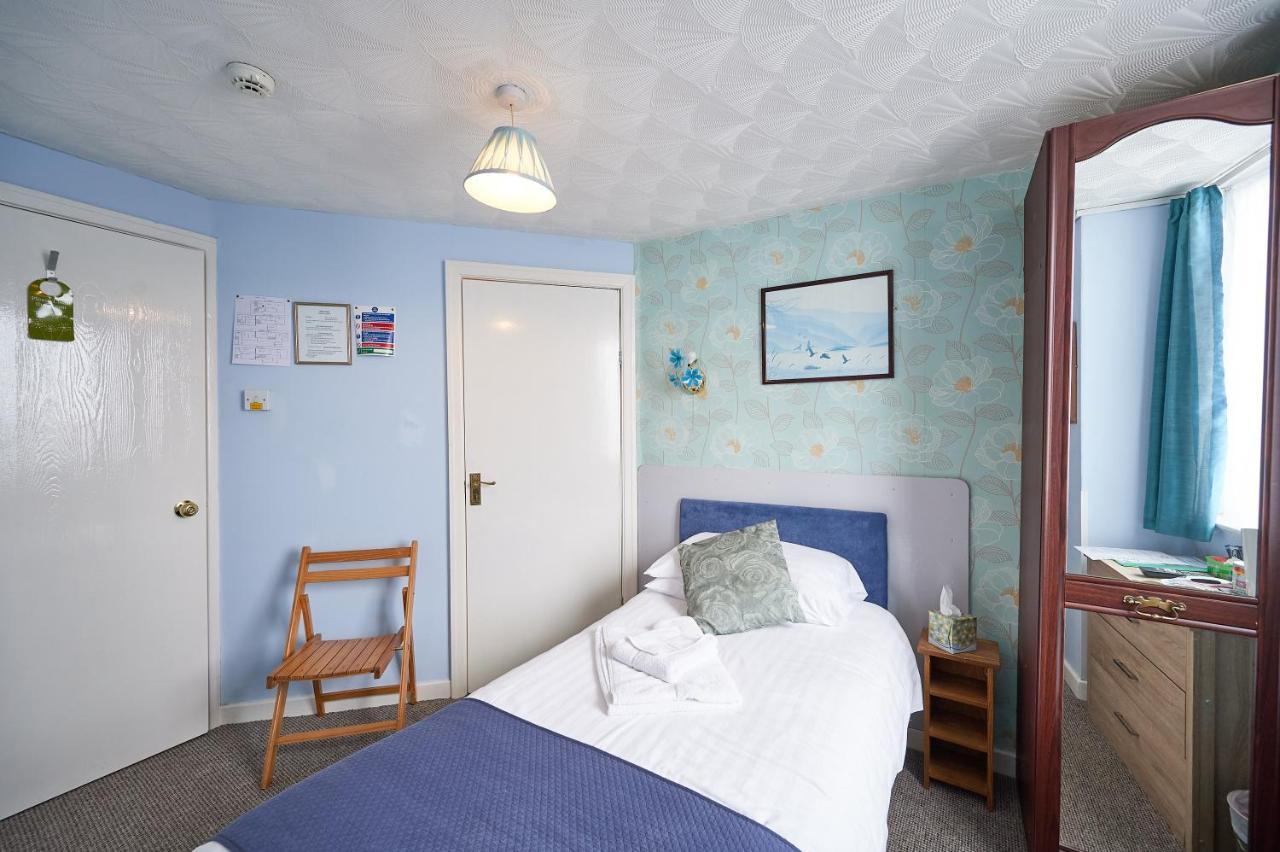 The Wilton International Bed & Breakfast Блекпул Екстериор снимка