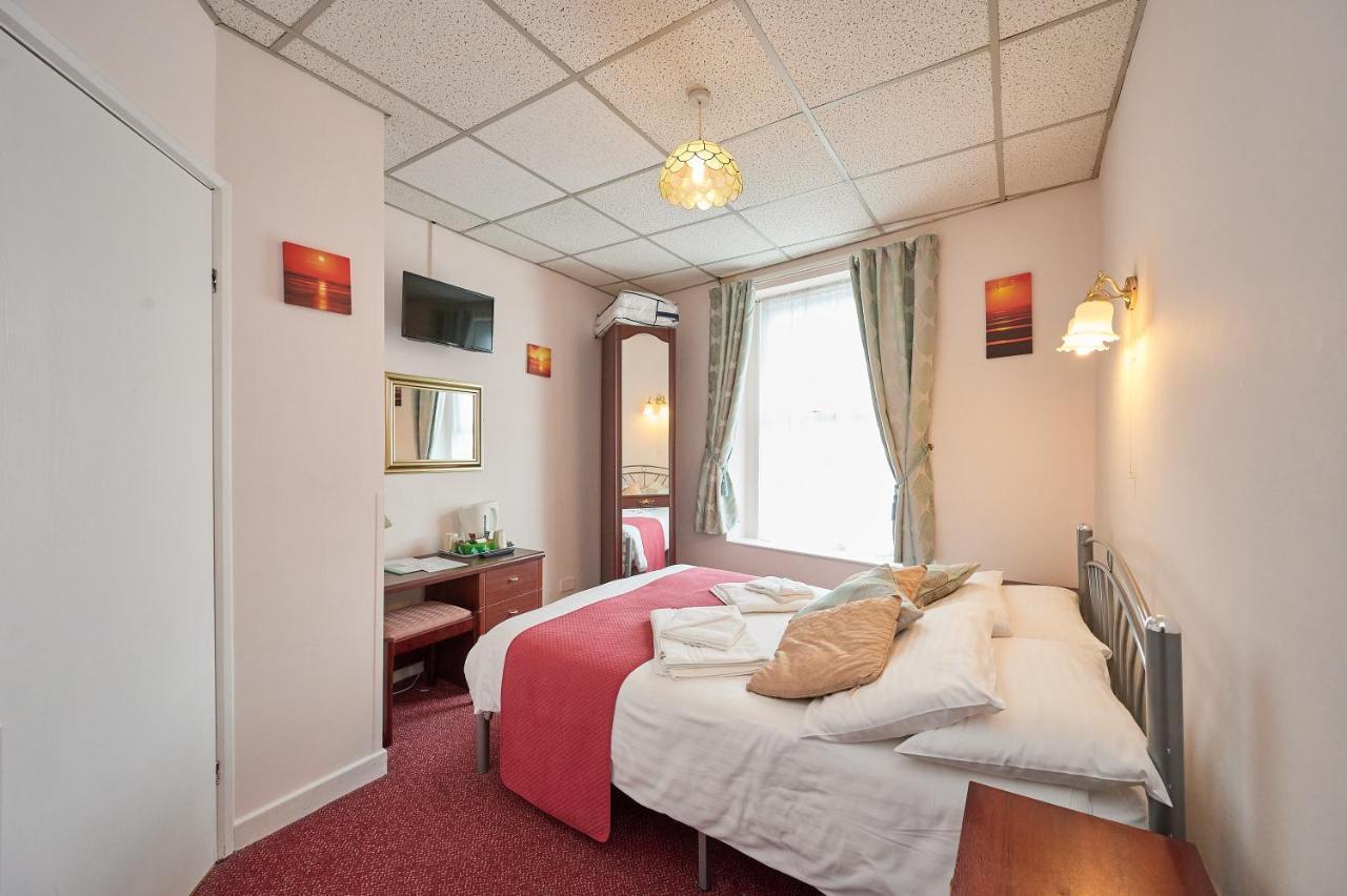 The Wilton International Bed & Breakfast Блекпул Екстериор снимка