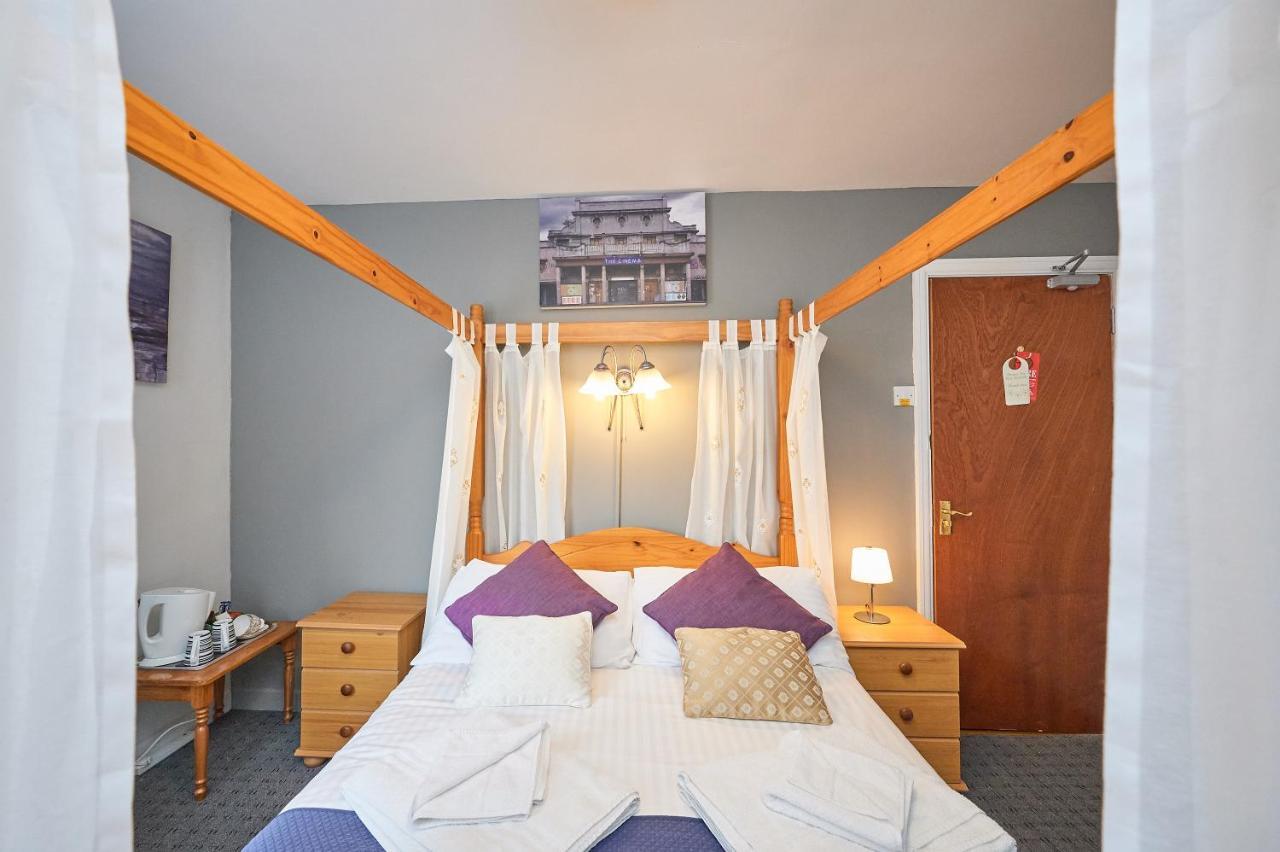 The Wilton International Bed & Breakfast Блекпул Екстериор снимка