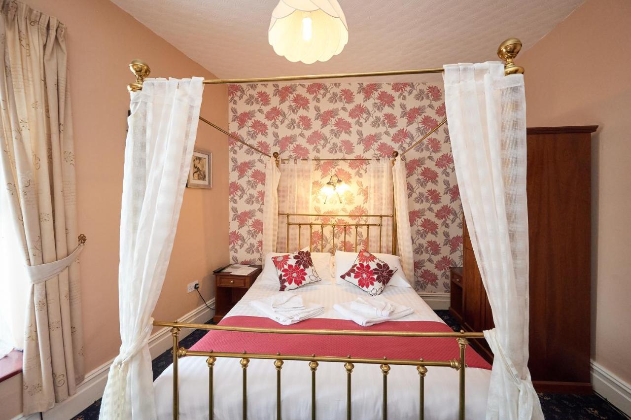 The Wilton International Bed & Breakfast Блекпул Екстериор снимка