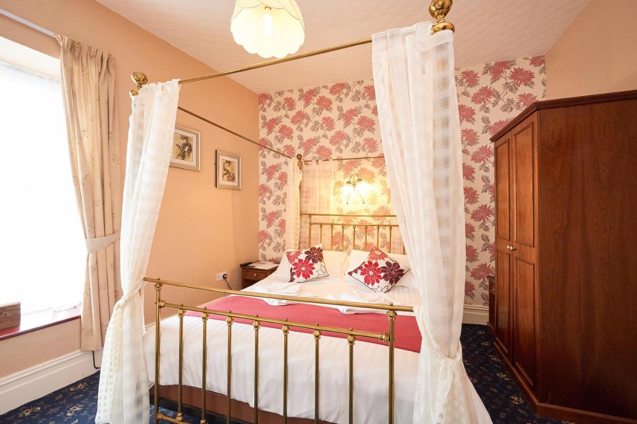 The Wilton International Bed & Breakfast Блекпул Екстериор снимка